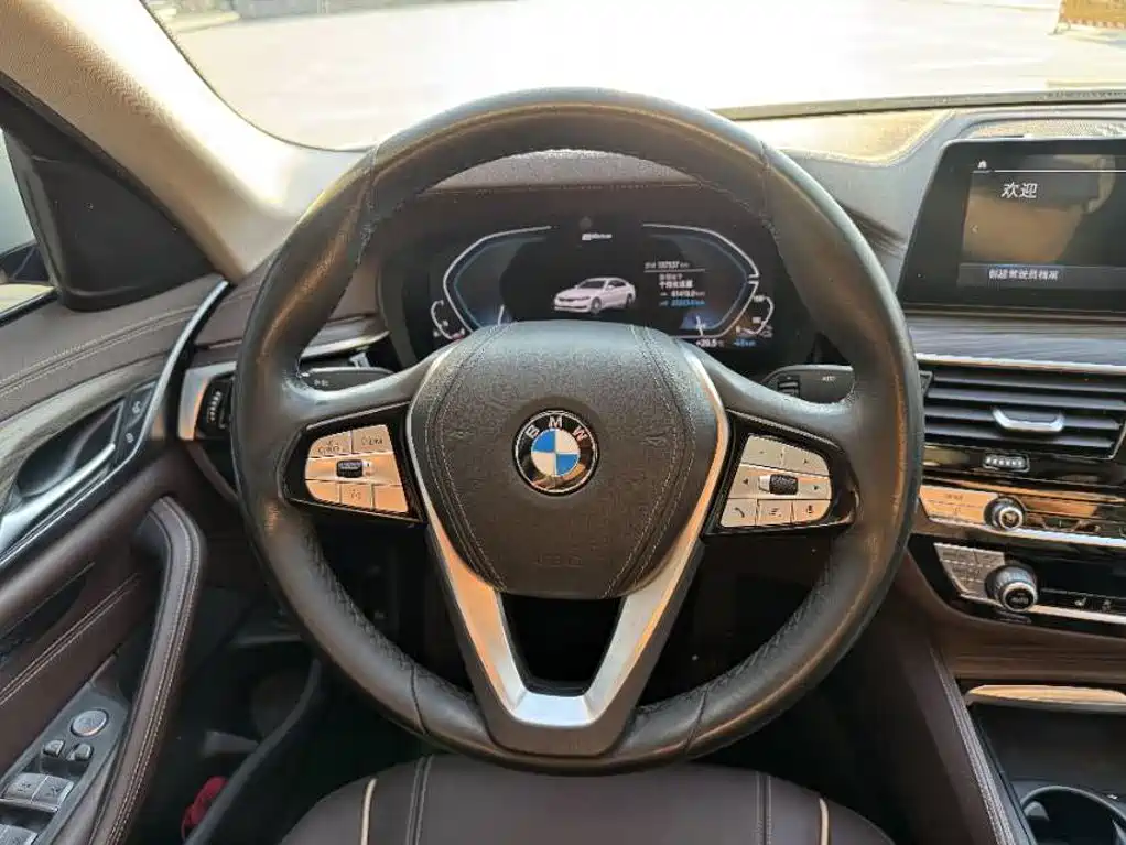 BMW 5 Series New Energy — миниатюра 6