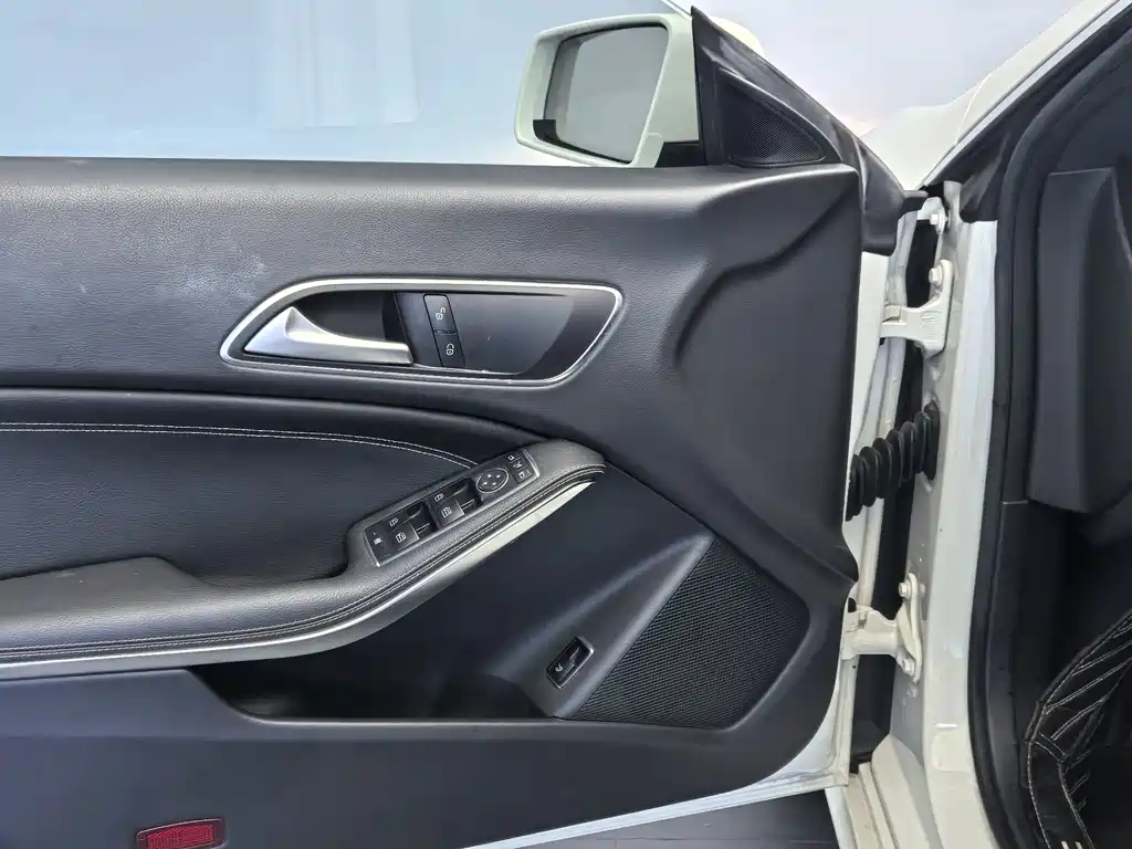 Mercedes-Benz CLA (Import) — миниатюра 17