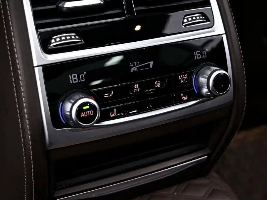 BMW 7 Series — миниатюра 18
