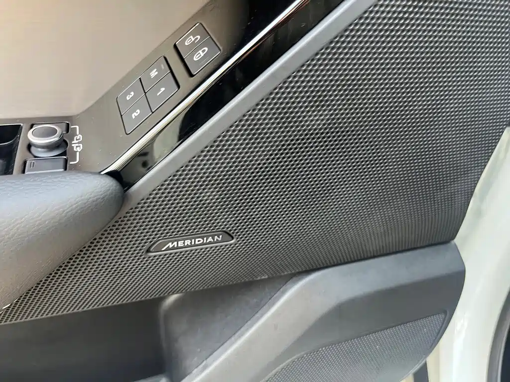 Land Rover Velar — миниатюра 7