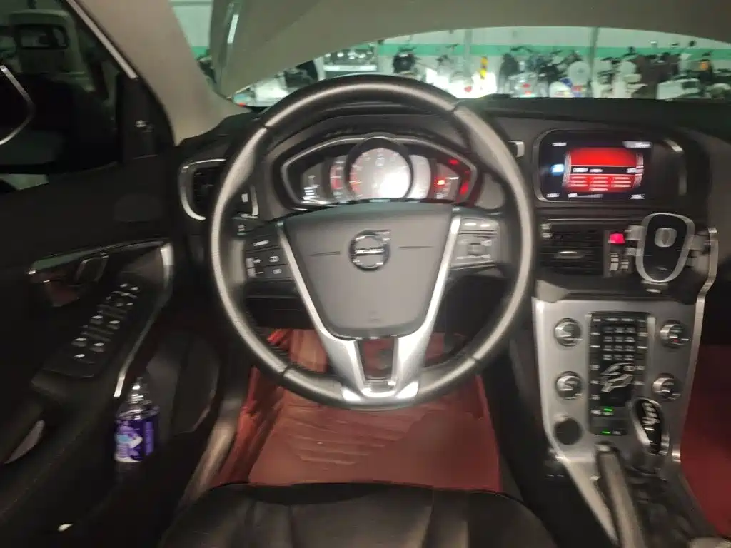 Volvo V40 — миниатюра 12