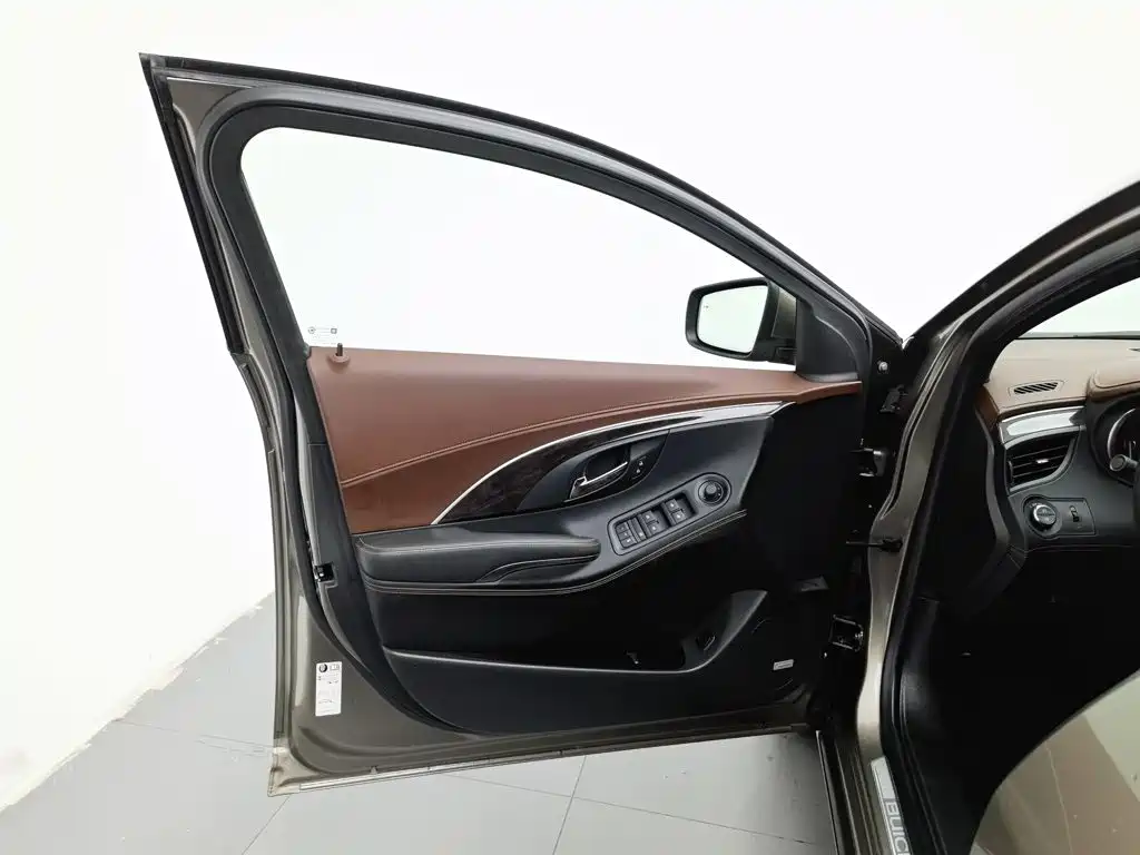 Buick LaCrosse — миниатюра 8