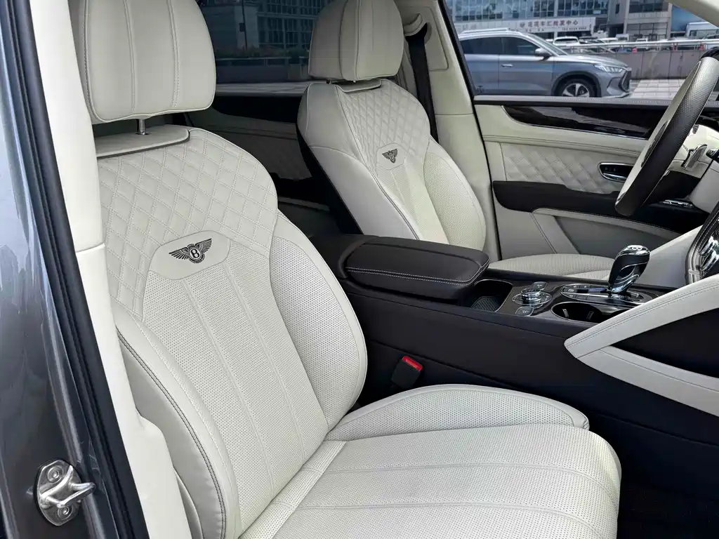 Bentley Bentayga PHEV — миниатюра 20