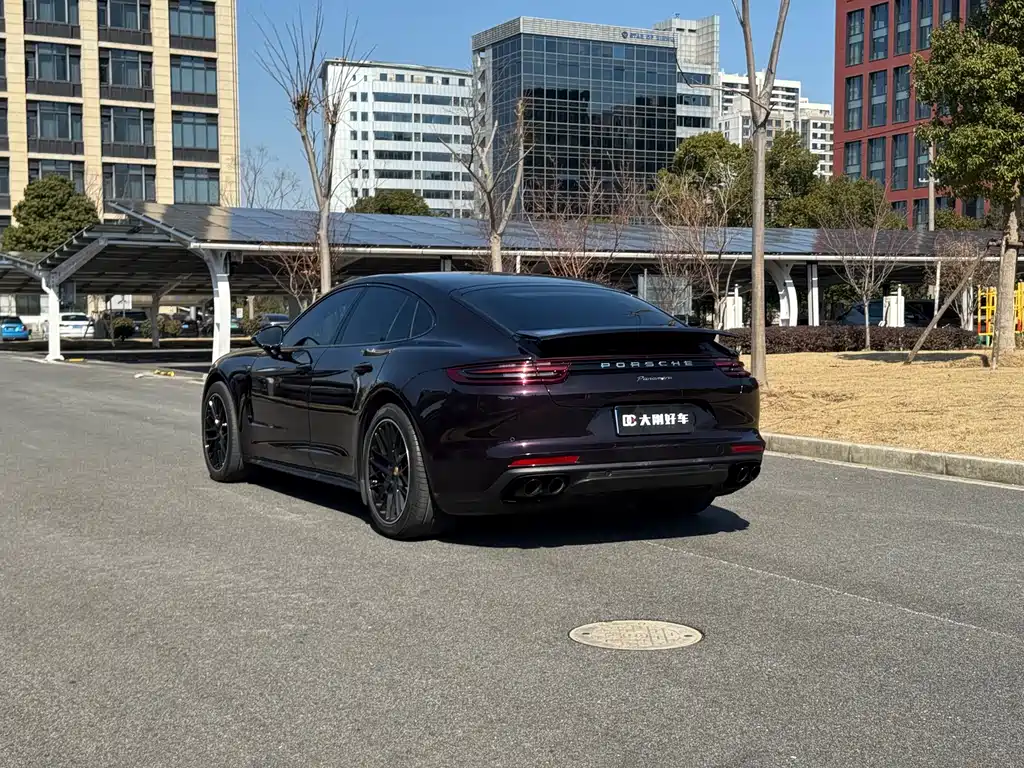 PORSCHE PANAMERA