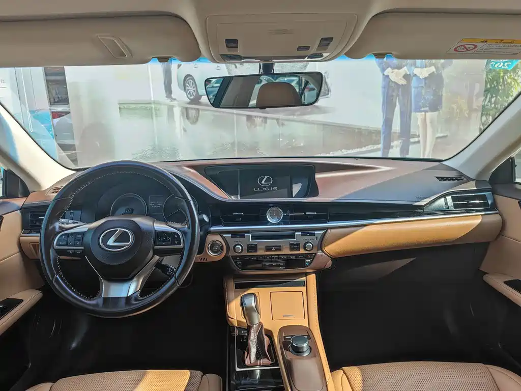 Lexus ES — миниатюра 8
