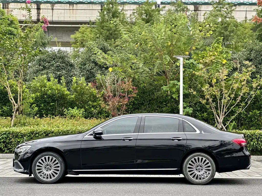 Mercedes-Benz E-Class — миниатюра 7