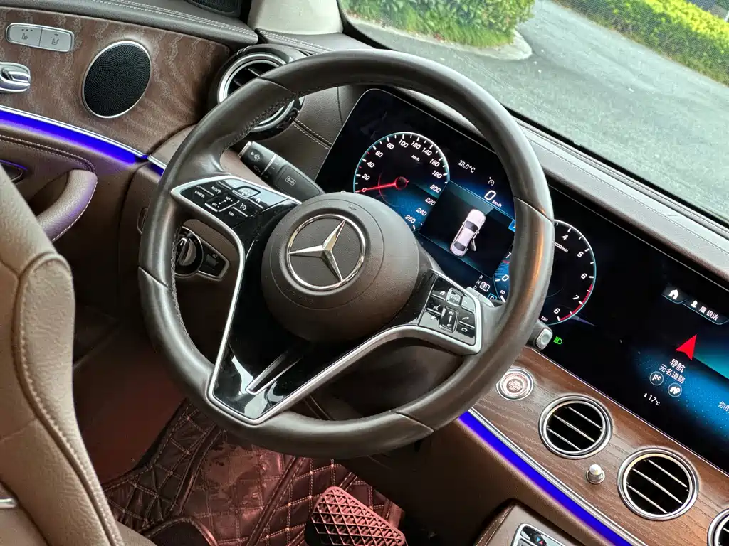 Mercedes-Benz E-Class — миниатюра 14