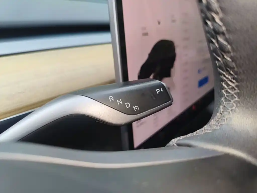 Tesla Model Y — миниатюра 14