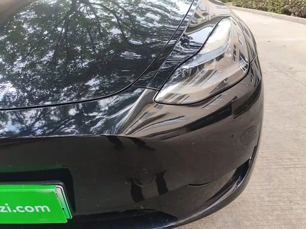 Tesla Model Y — миниатюра 24