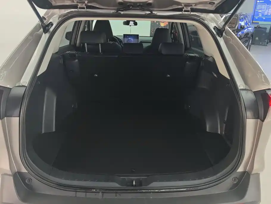 Toyota RAV4 — миниатюра 4