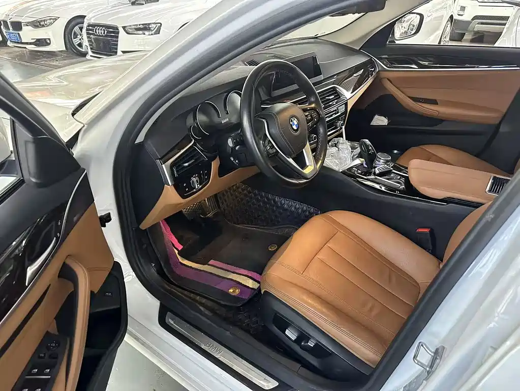 BMW 5 Series — миниатюра 7