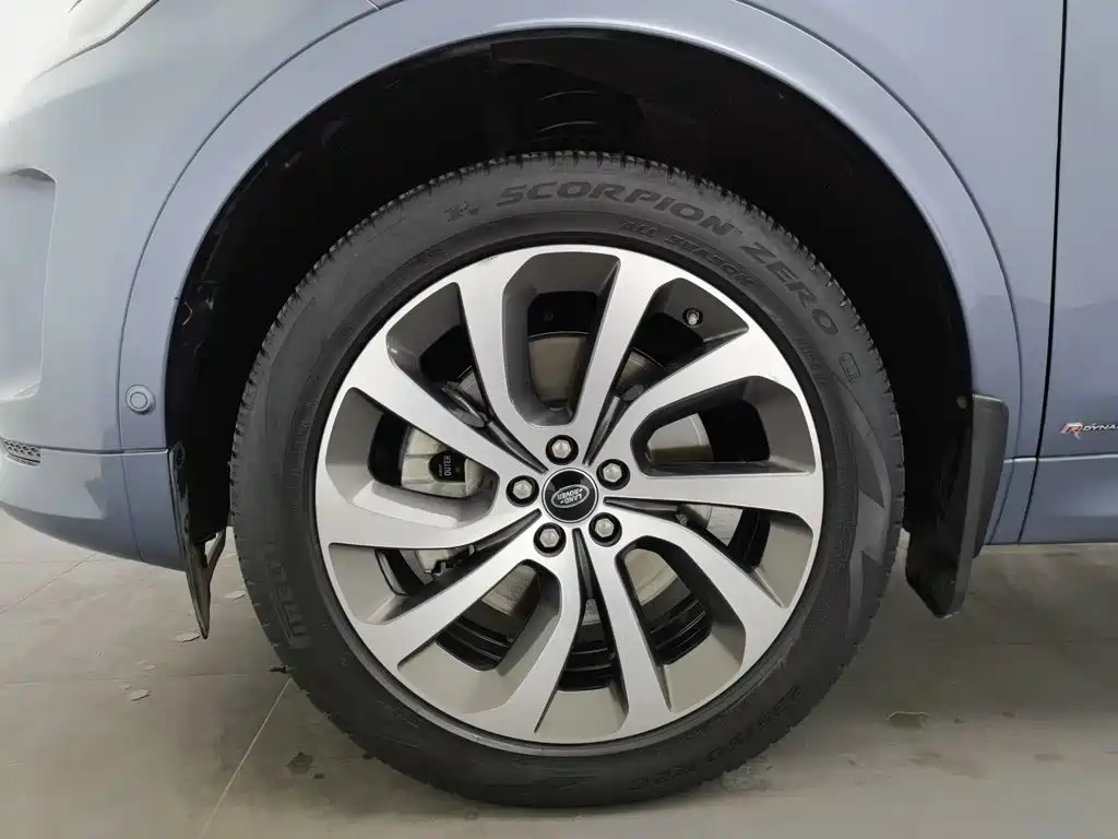 Land Rover Discovery Sport — миниатюра 17