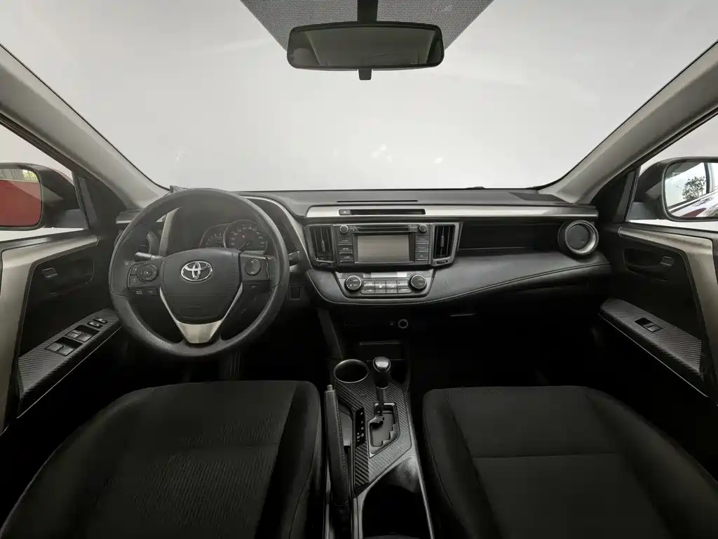 Toyota RAV4 — миниатюра 5
