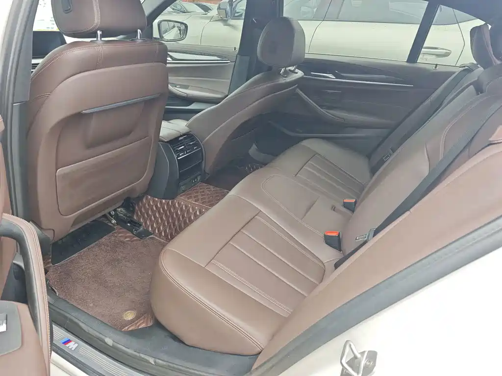 BMW 5 Series — миниатюра 5