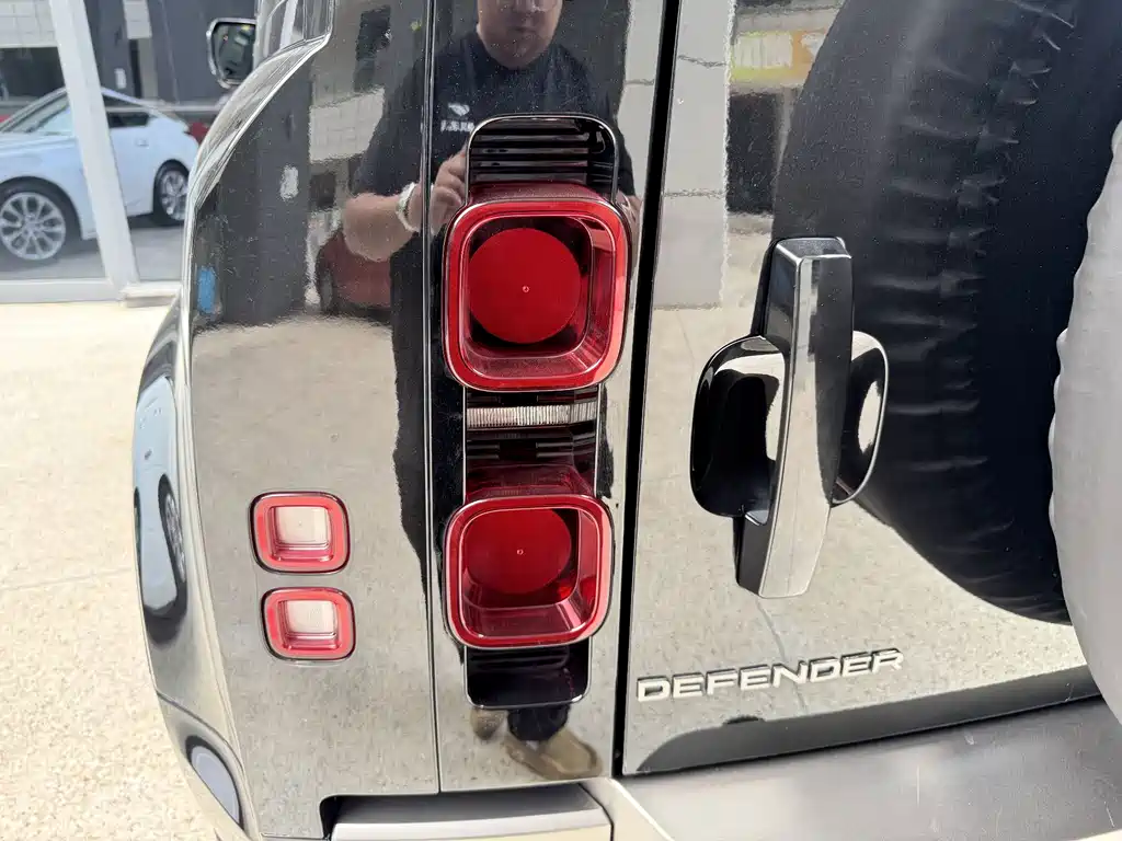 Land Rover Defender — миниатюра 35