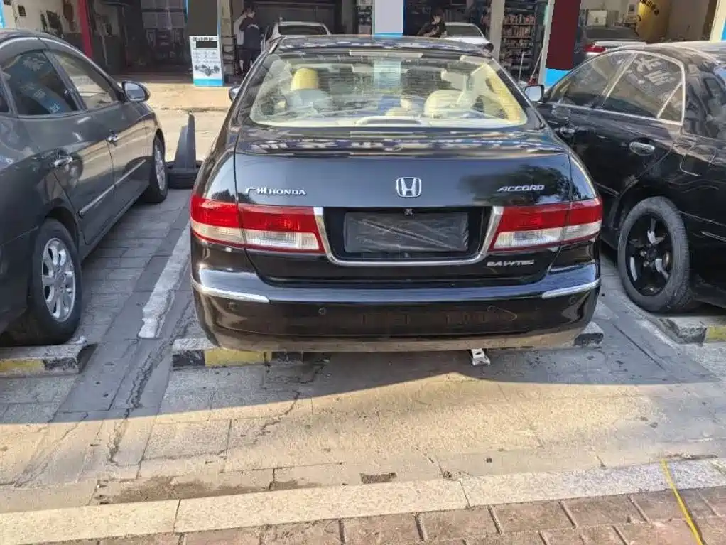 Honda Accord — миниатюра 8
