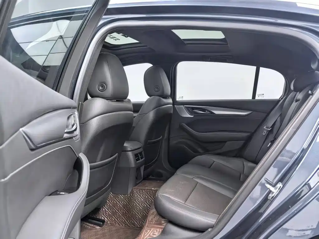 Cadillac CT5 — миниатюра 5
