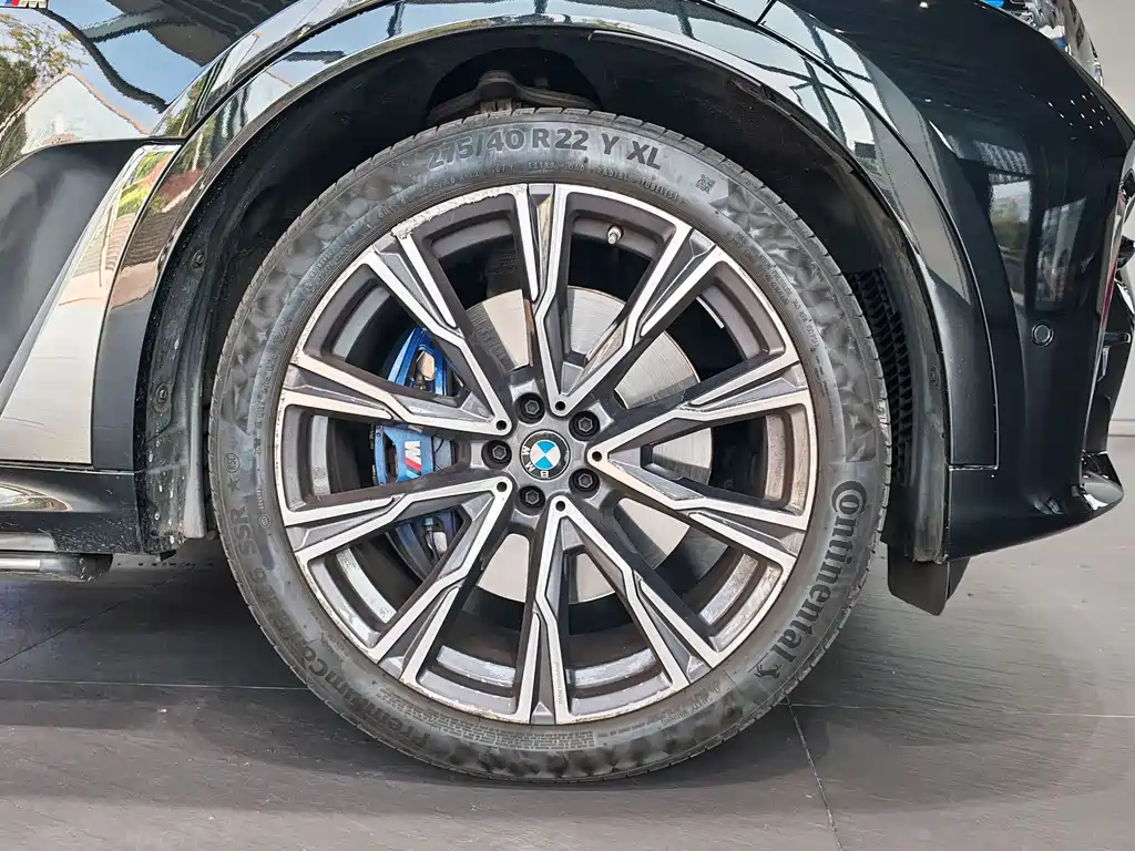 BMW  X7