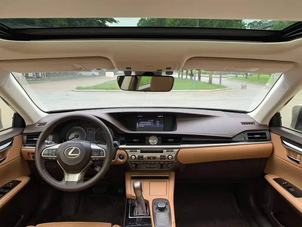 Lexus ES — миниатюра 6
