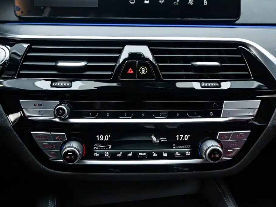 BMW 5 Series — миниатюра 19