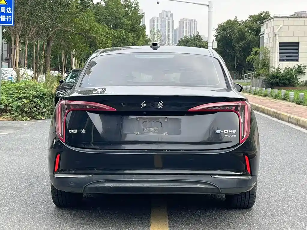 Hongqi Hongqi E-QM5 — миниатюра 5