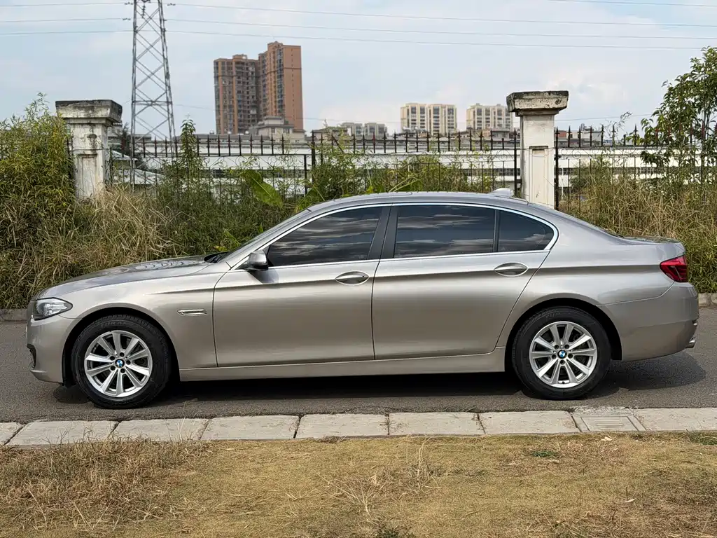BMW 5 Series — миниатюра 7