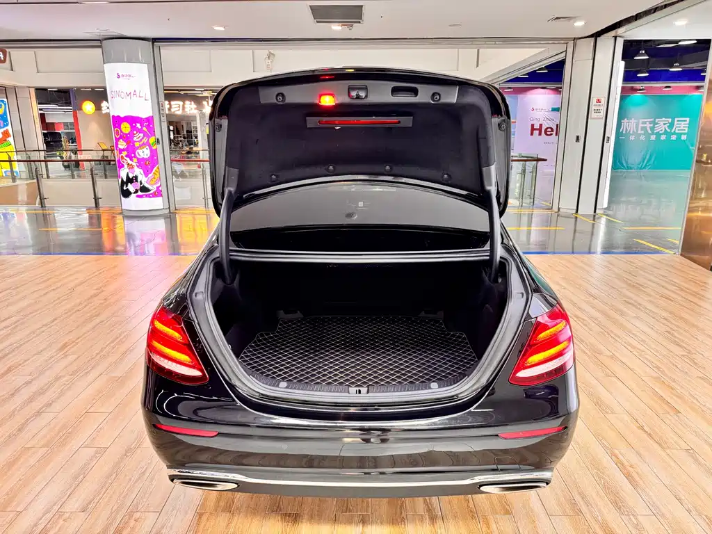 Mercedes-Benz E-Class — миниатюра 7