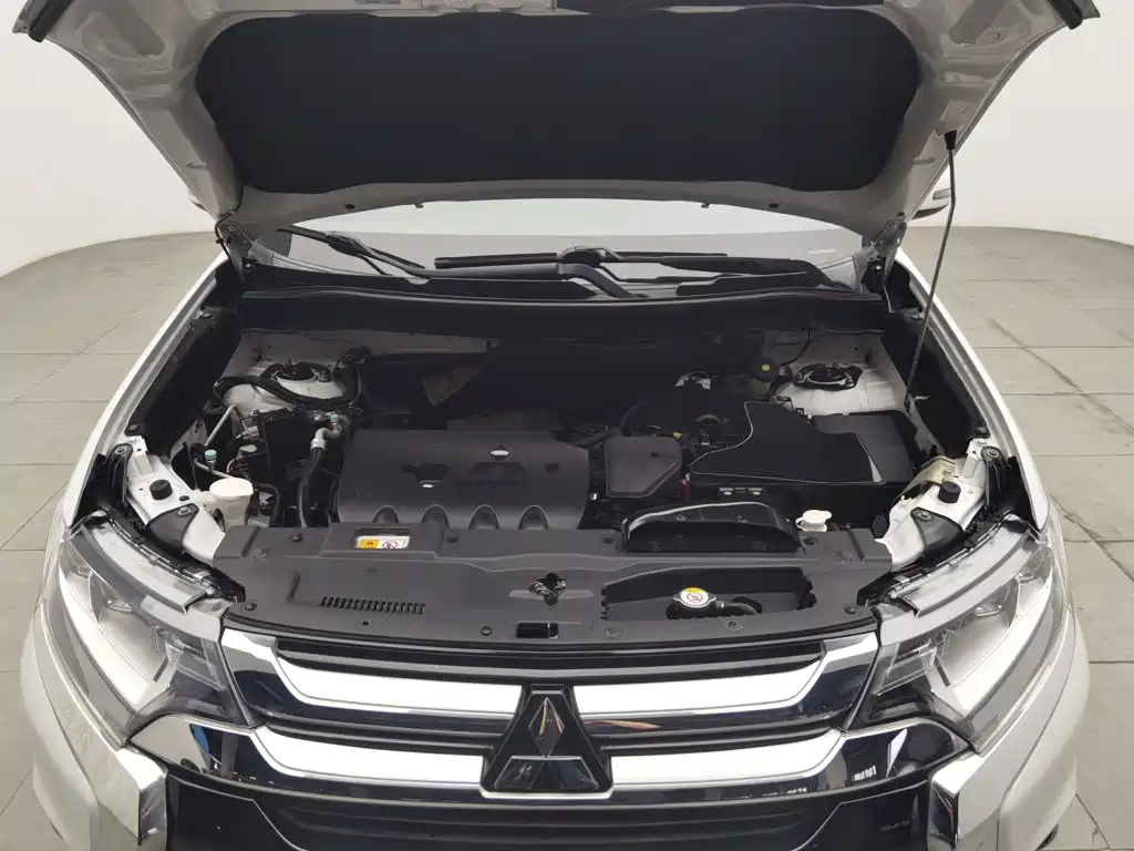 Mitsubishi Outlander — миниатюра 6
