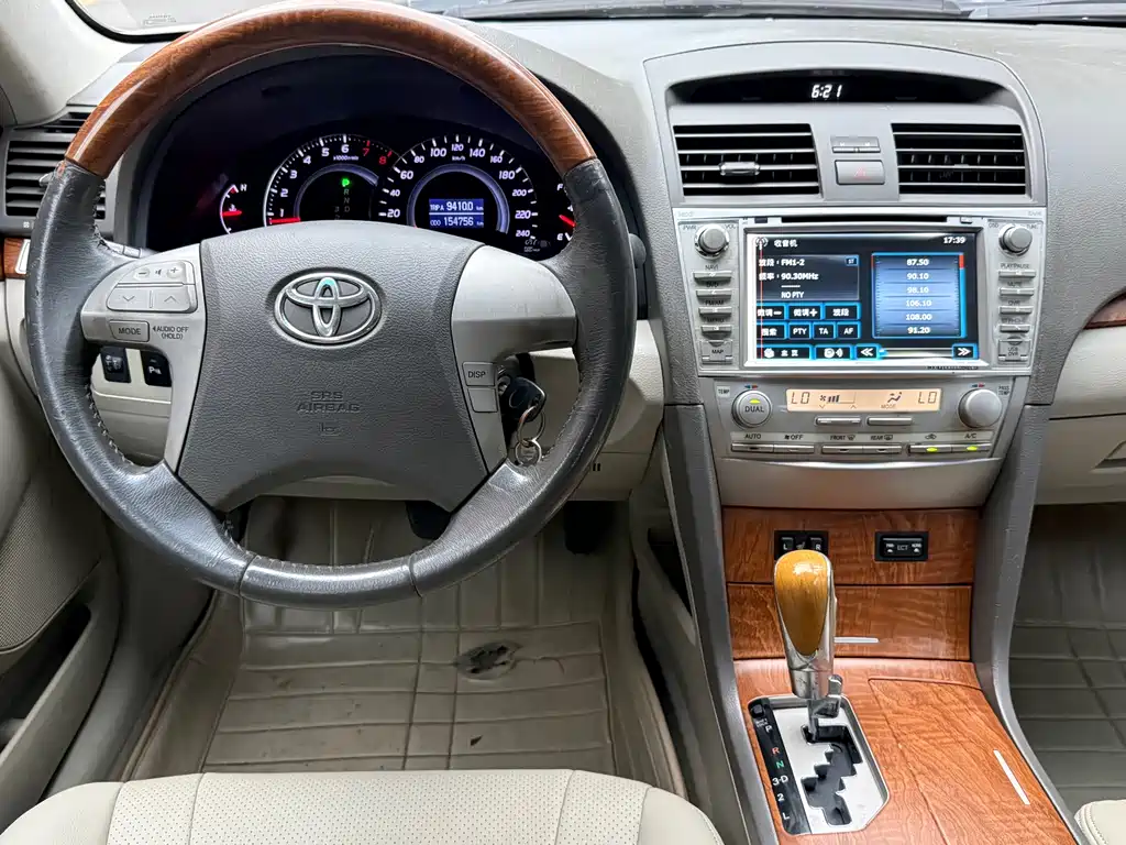 Toyota Camry — миниатюра 7