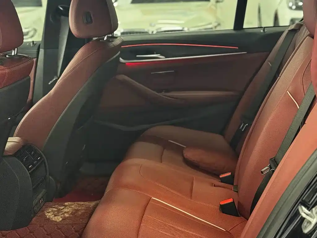 BMW 5 Series — миниатюра 7