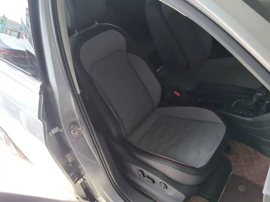 Volkswagen Tiguan L PHEV — миниатюра 25