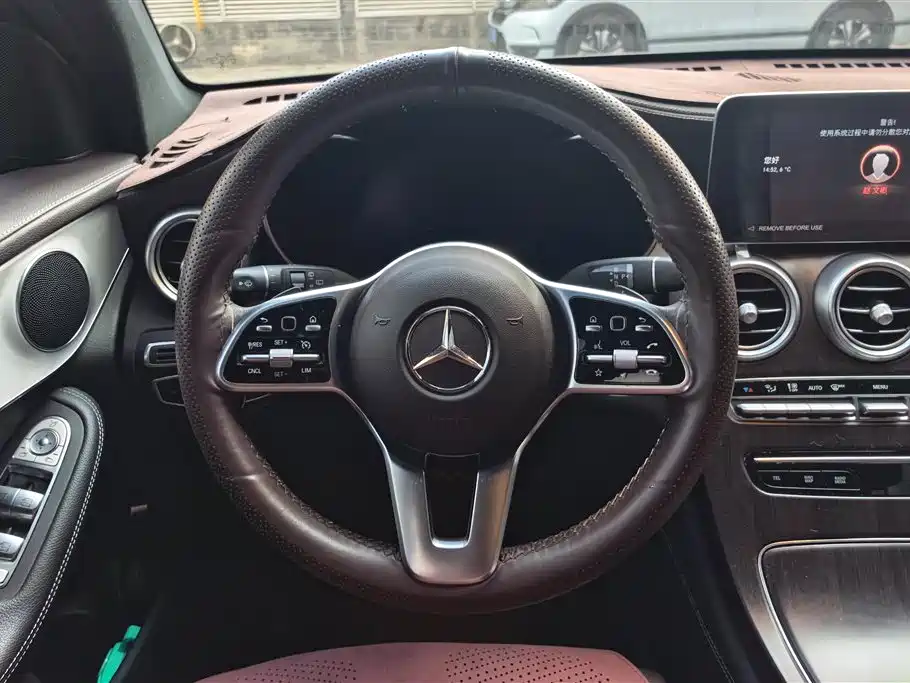 MERCEDES-BENZ GLC