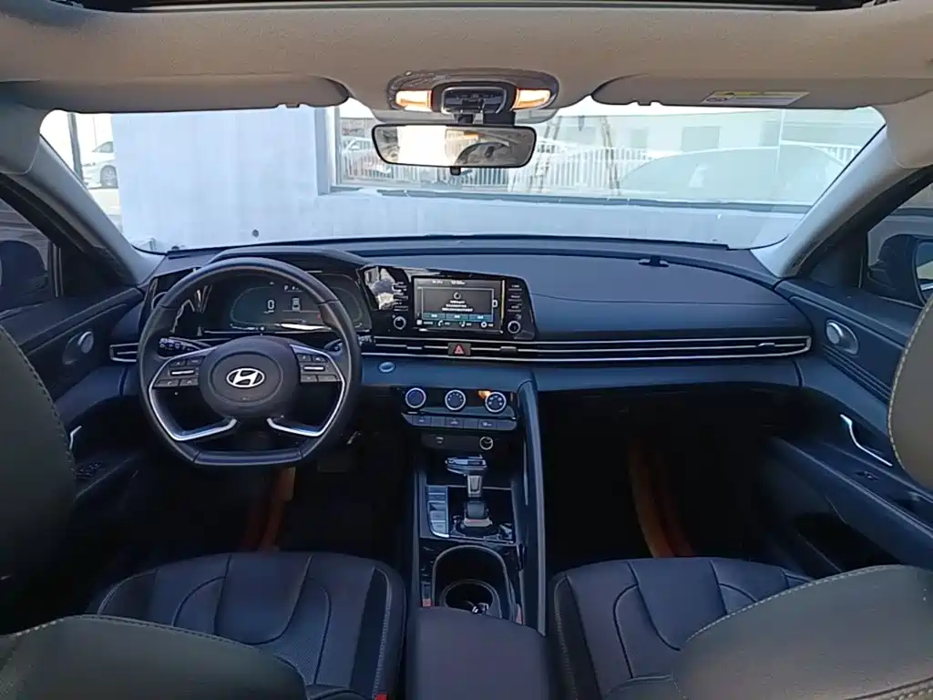 Hyundai Elantra — миниатюра 10