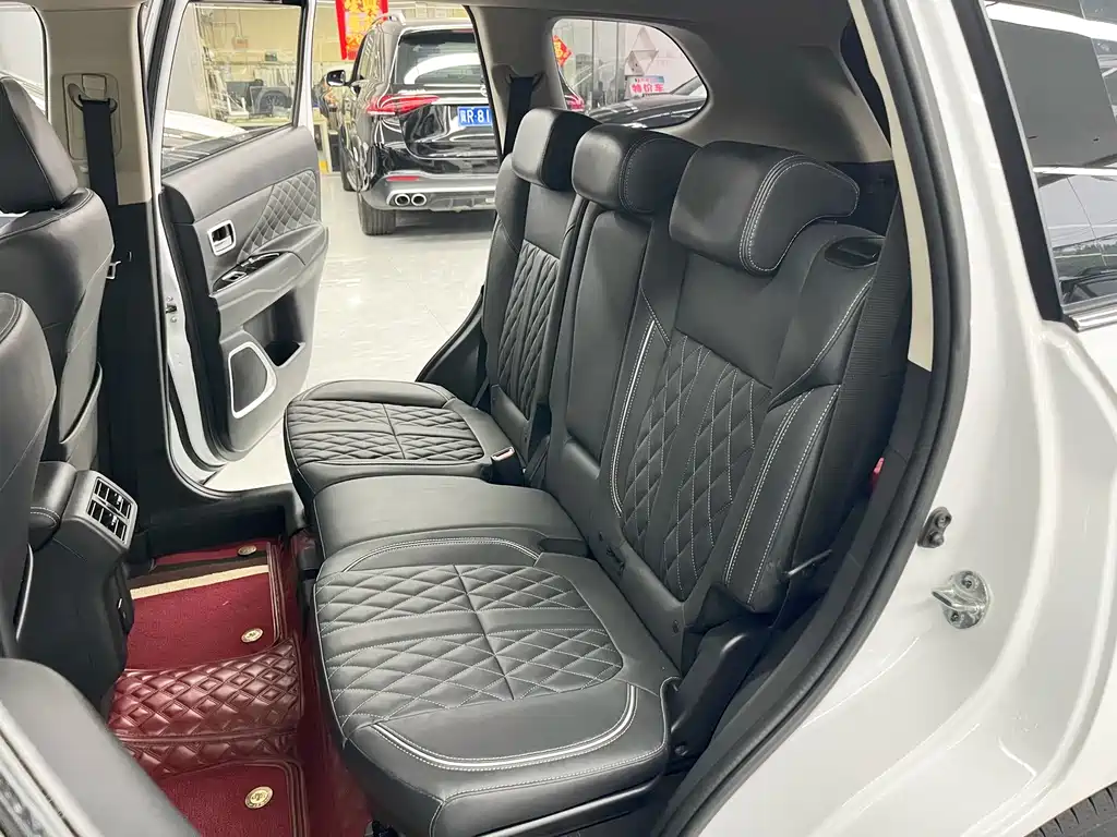 Mitsubishi Outlander — миниатюра 12