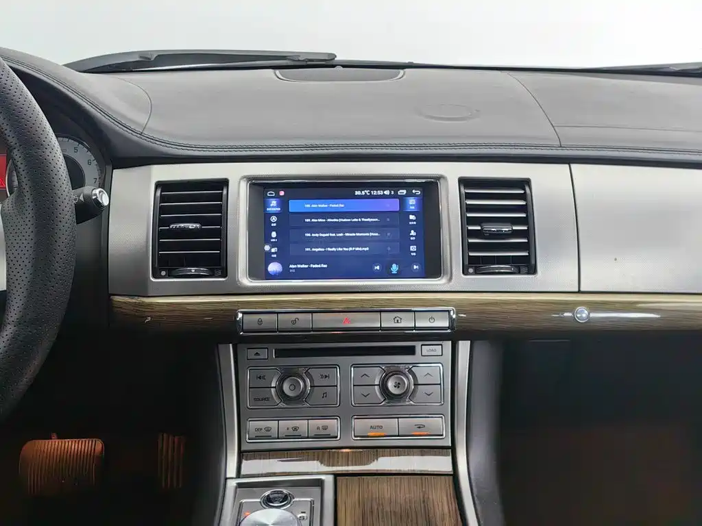 Jaguar XF — миниатюра 12