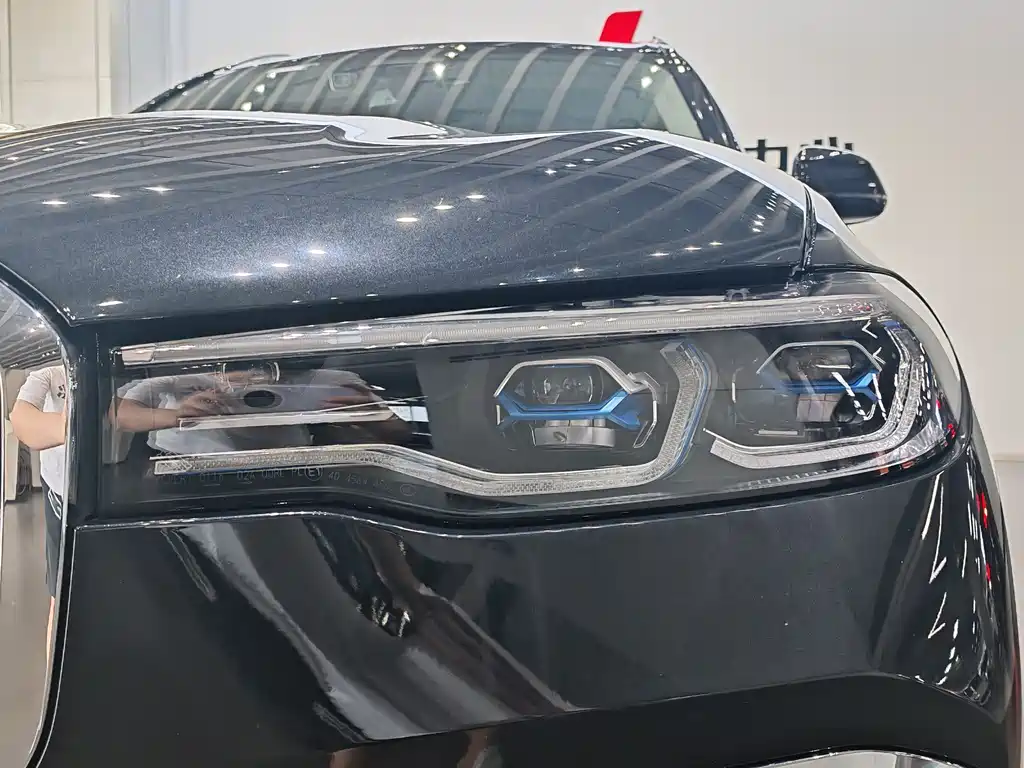 BMW  X7