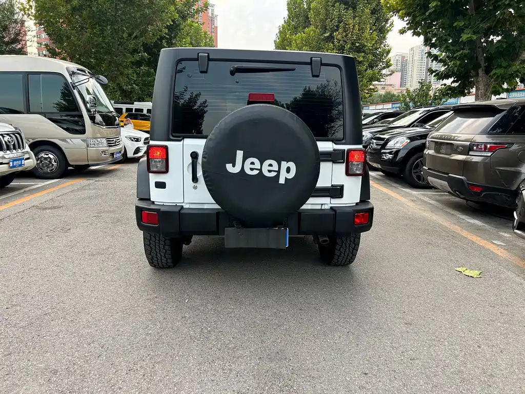 Jeep Wrangler — миниатюра 5