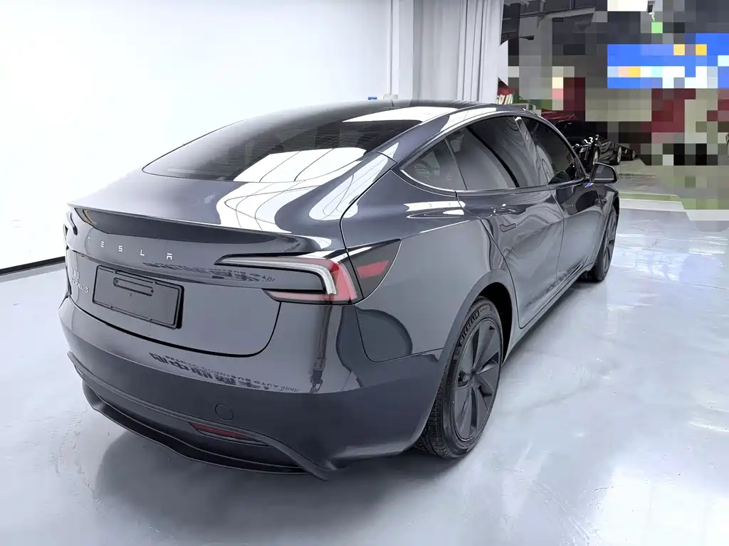 Tesla Model 3 — миниатюра 6