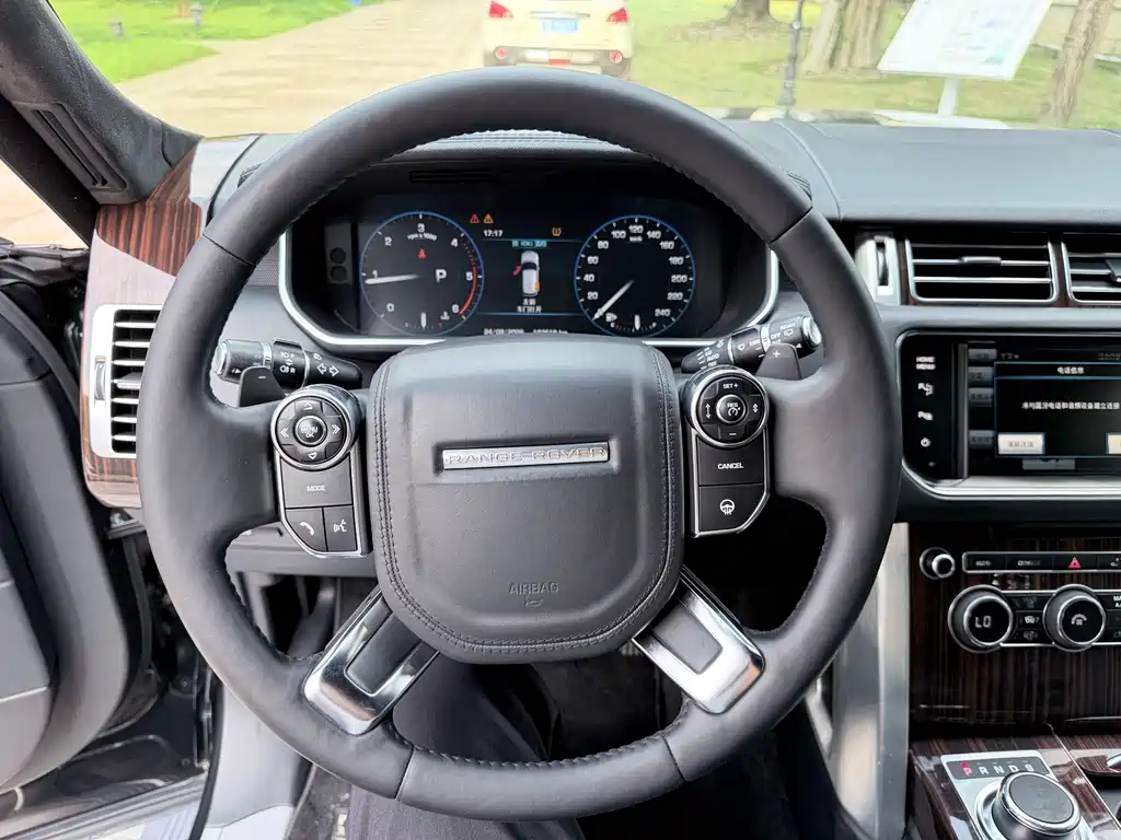 Land Rover Range Rover — миниатюра 13
