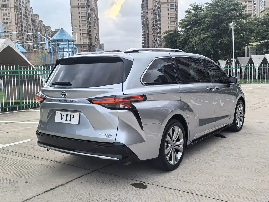 Toyota Sienna — миниатюра 7