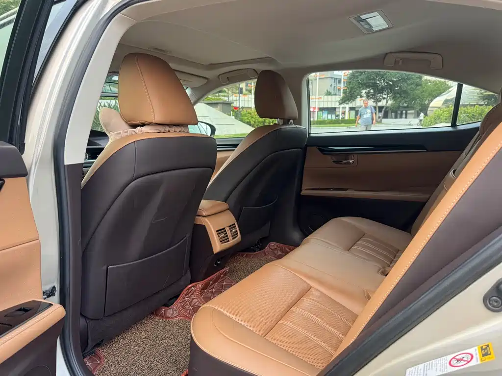 Lexus ES — миниатюра 9