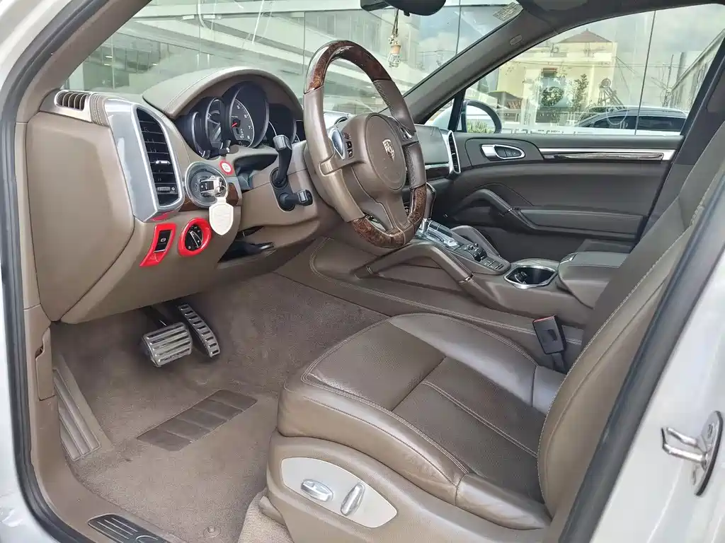 Porsche Cayenne — миниатюра 5