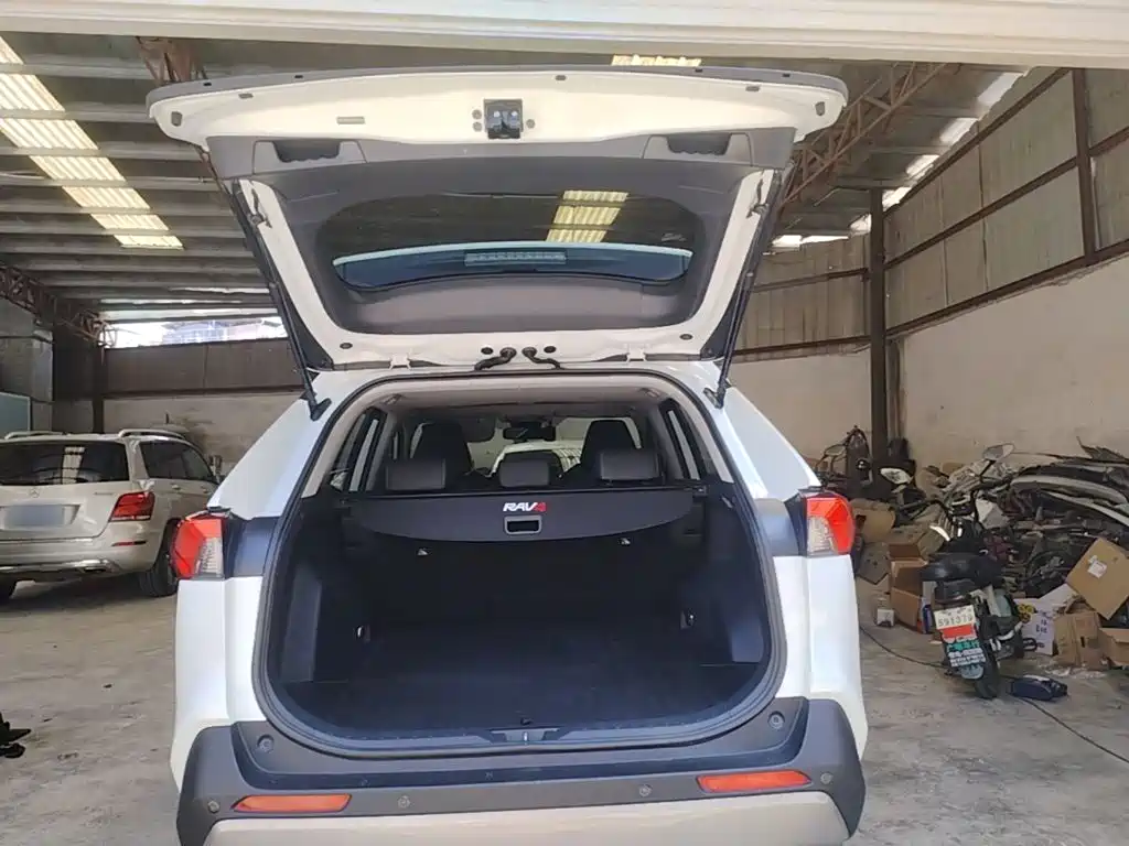 Toyota RAV4 — миниатюра 19