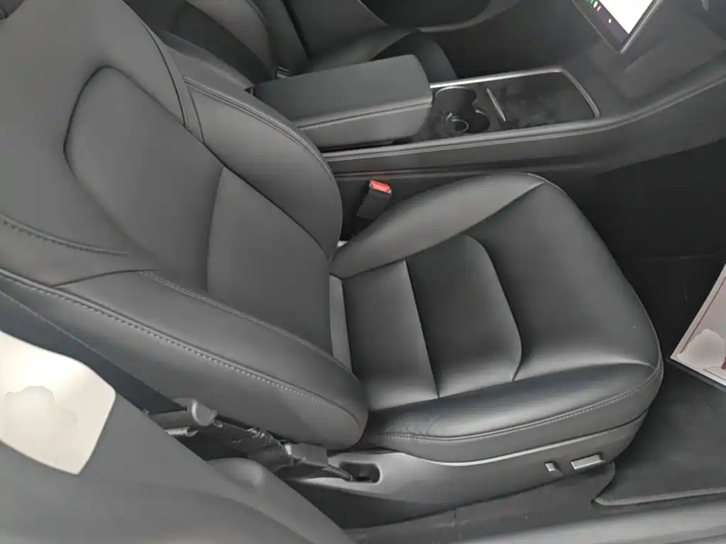 Tesla Model Y — миниатюра 25