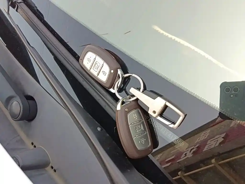 Hyundai Elantra — миниатюра 9