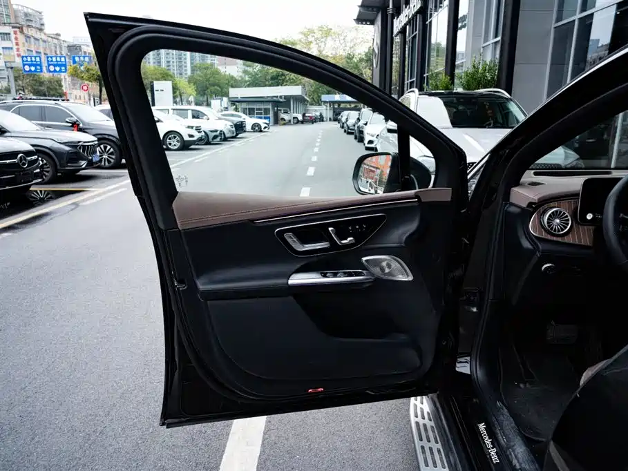 MERCEDES-BENZ EQE SUV