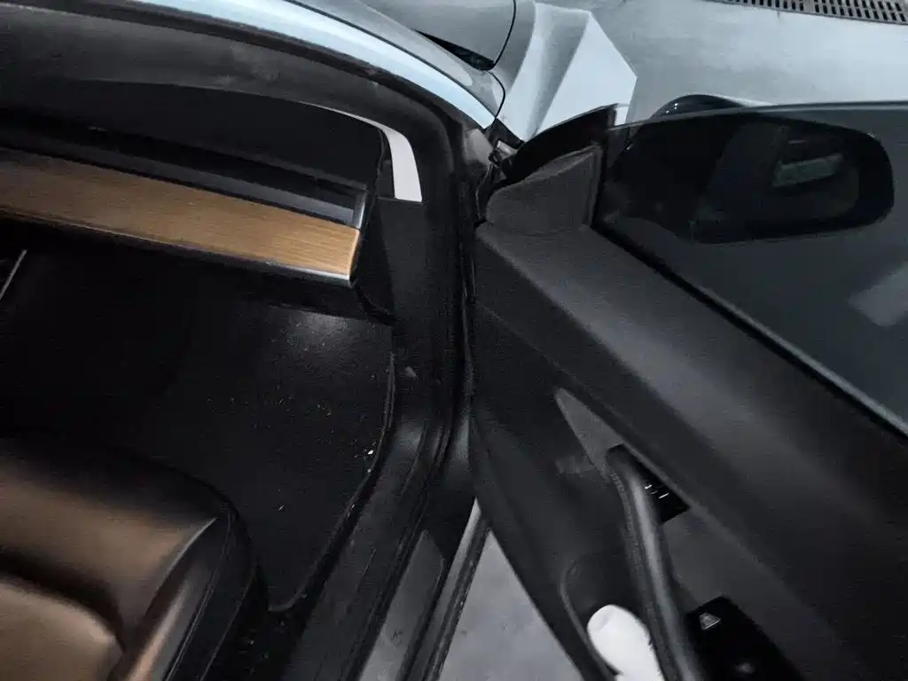 Tesla Model 3 — миниатюра 18