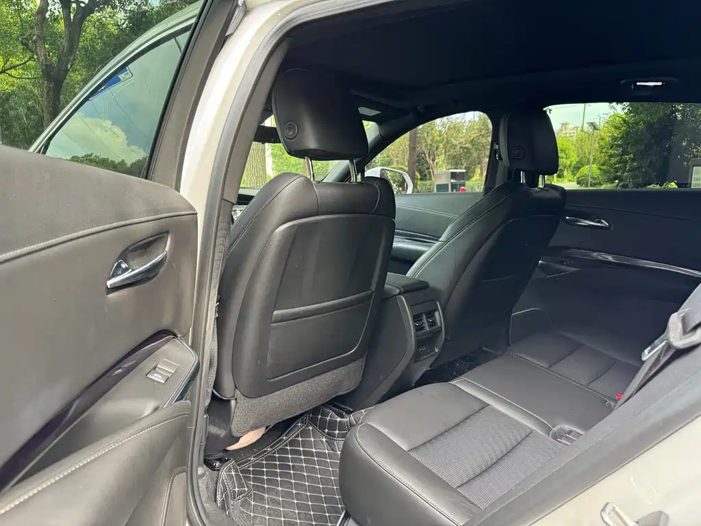 Cadillac XT4 — миниатюра 6