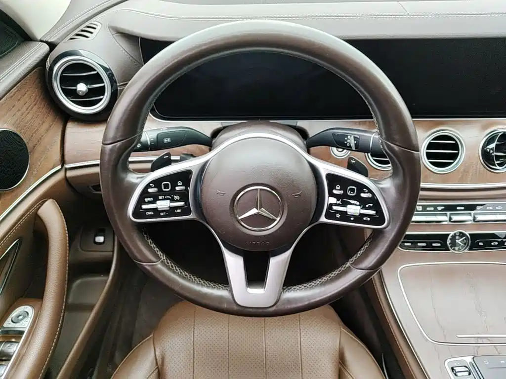 Mercedes-Benz E-Class — миниатюра 15
