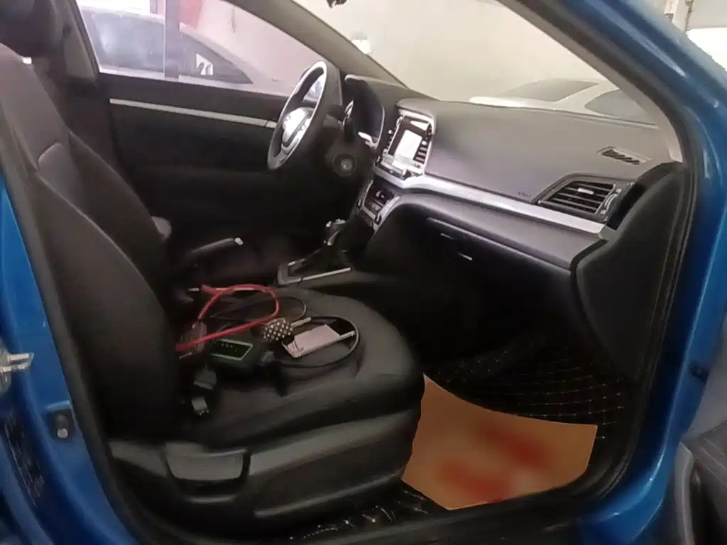 Hyundai Elantra — миниатюра 25